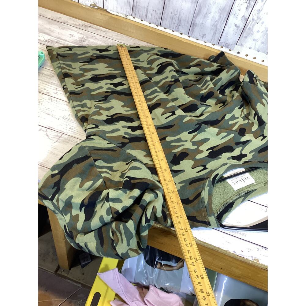 Velvet by Graham & Spencer Men’s Edie Camo Tee Size XL - Picture 4 of 6